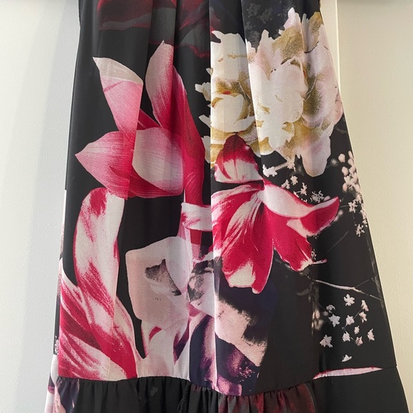 Beautifully Patterned & Lined Summer Dress - Picture 1 of 3